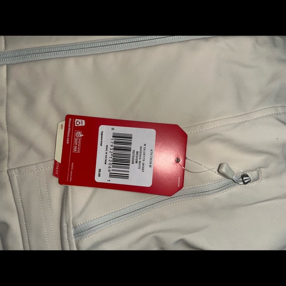 White Women’s North Face Jacket - Picture 3 of 3